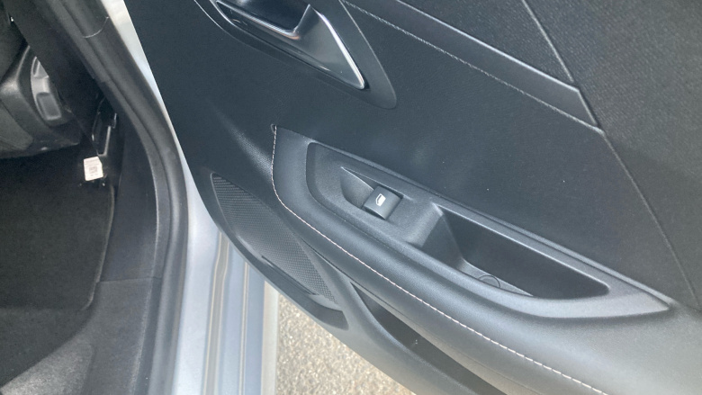 Peugeot 208 1.2 PureTech 100 Allure 5dr Petrol Hatchback